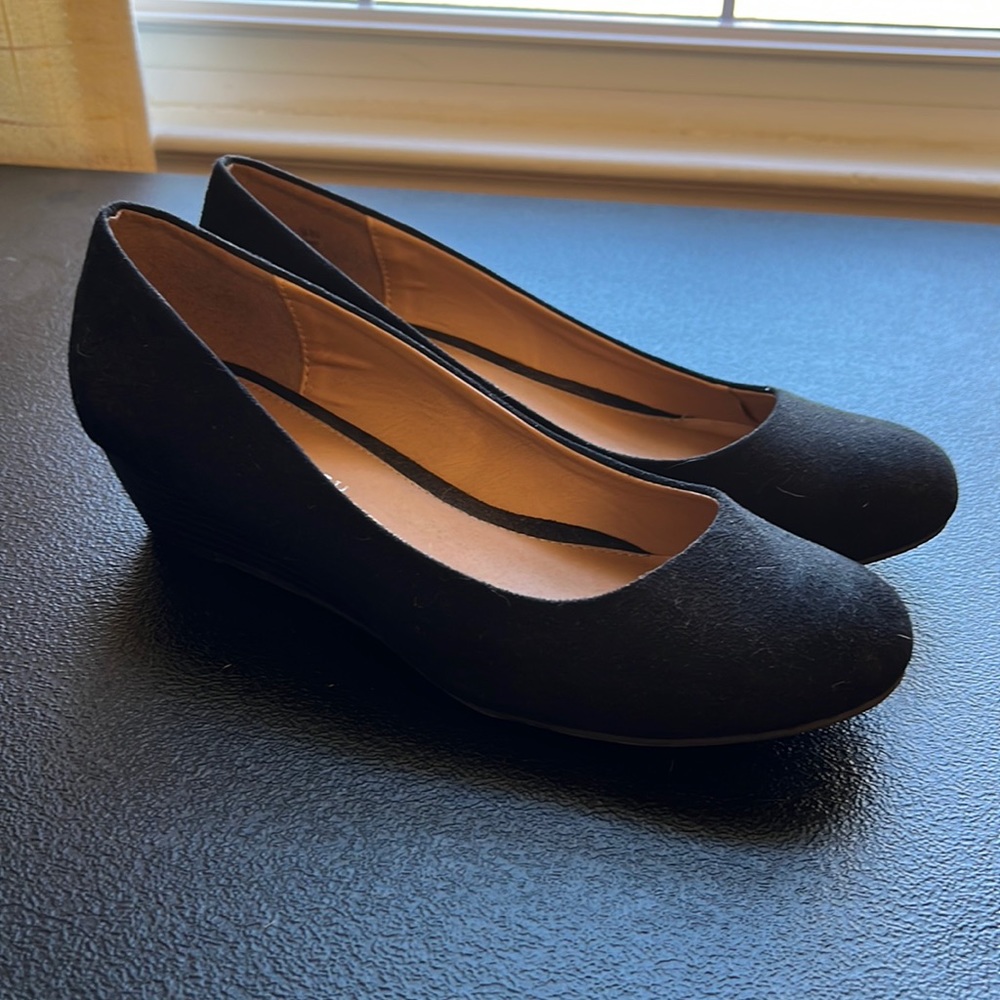 CL by Laundry Round Toe 1.5” Wedge